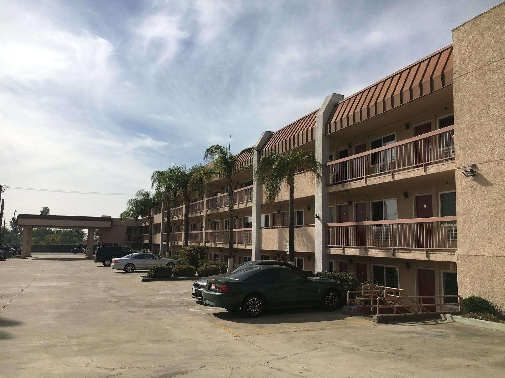 Days Inn By Wyndham Ontario Airport Exterior photo